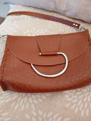 Individual leather shoulder bag like new, brown with wallet