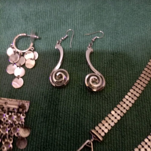 Stainless steel earrings, pin and straps like new, silver color
