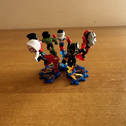 Kinder Surprise Marvel figures used
