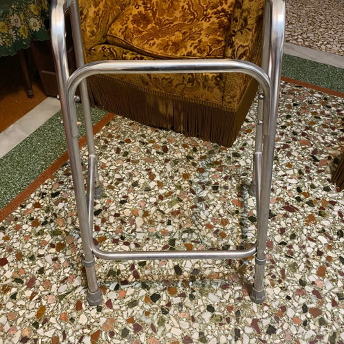 Walker (Pi) medical mobility aid
