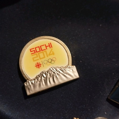 Air Canada Collectible Neseser with Pins used, vintage