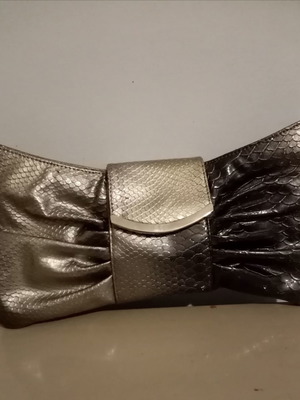 Clutch bag used with detachable chain