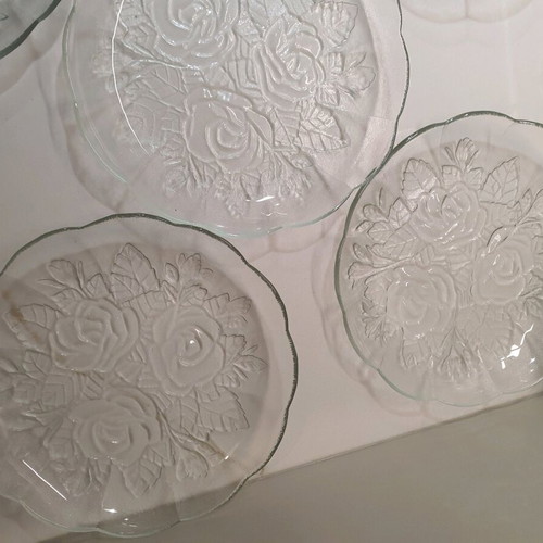 Glass plates with embossed design, like new, pack of 6