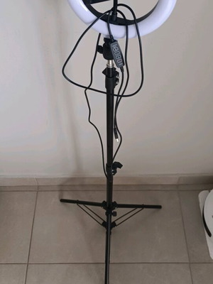 Φώς με βάση για κινητά καινούργιο