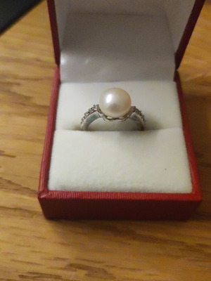 Silver ring with freshwater pearl and zircon, like new