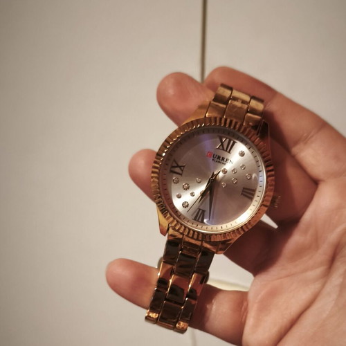 Curren 9009 watch with rhinestones like new, gold color