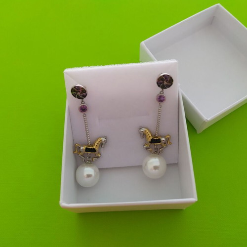 Carrousel earrings used with fake pearl