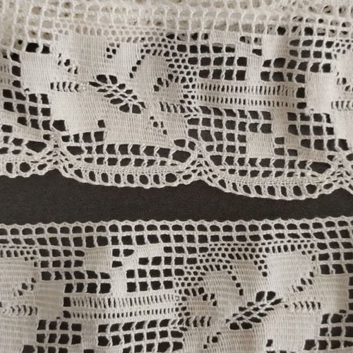 Machine lace like new, 8.00x6.5 and 4.70x3 in three pieces