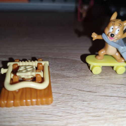 Tom and Jerry figures like new, set with 3 figures and a mousetrap