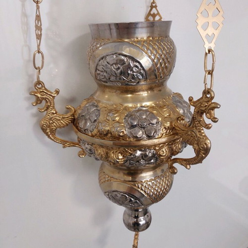 Bronze lamp used like new with beautiful designs and 70 cm chain