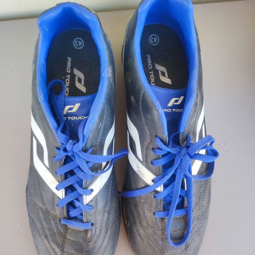 Classico football shoes size 43 like new, black and blue