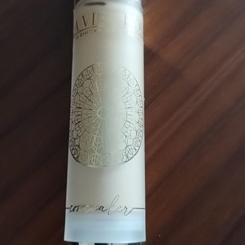 La Vie En Rose concealer 20 ml like new, porcelain shade
