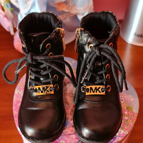 Michael Kors boots for girls black leather size 23 like new
