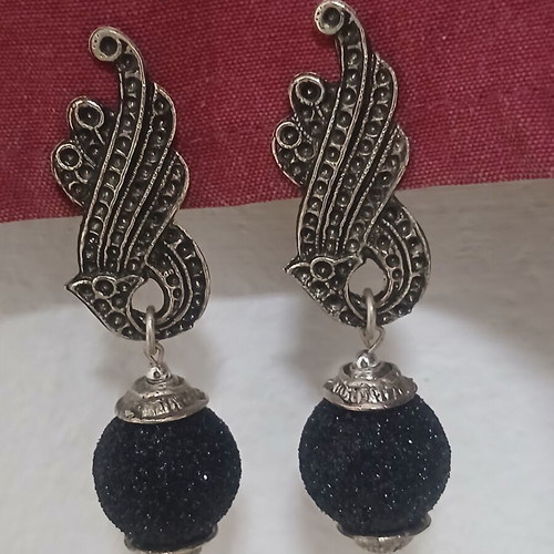 Dangling earrings with clips