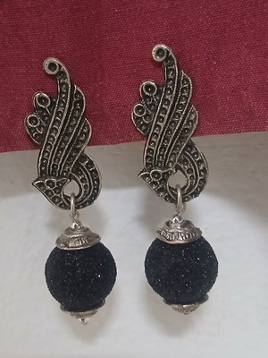 Dangling earrings with clips