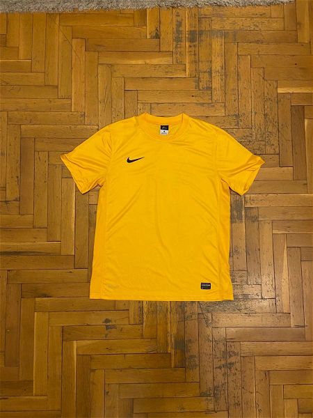  Nike Dri-Fit T-Shirt
