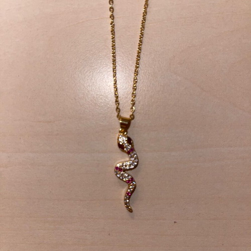 Julia Bergovich necklace new, gold