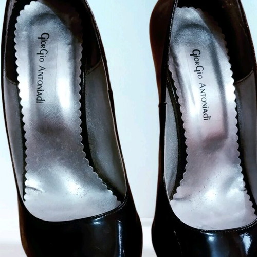 A To Z Greek patent leather pumps like new, size 39, black