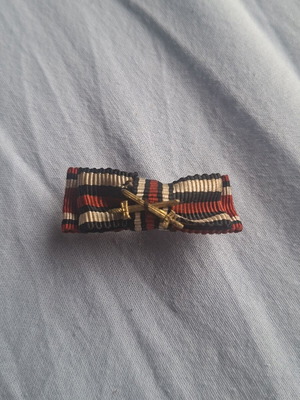 Authentic German Feldspange WWI military ribbon with swords