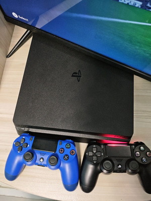 PlayStation 4 Slim 500GB like new with 2 controllers and 4 games
