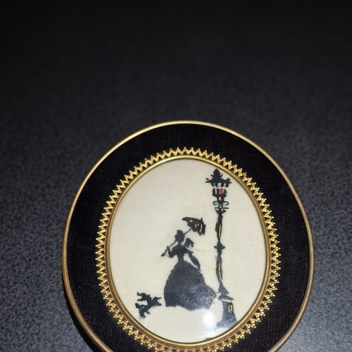 Oval embroidered wall frame Rococo silhouette, used