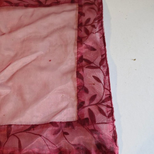 Christmas table runners like new, pack of 3, burgundy