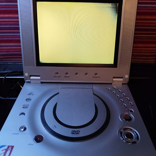 Retro Portable Player 4-in-1 F&U DVP 6051 like new for parts or repair