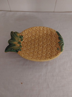 Porcelain decorative pineapple used
