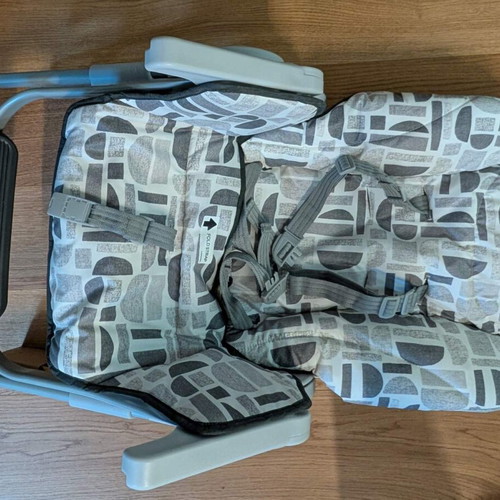 Joie Mimzy Snacker 2 in 1 high chair used