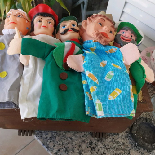 Puppet figures like new, set of 5 with plastic heads