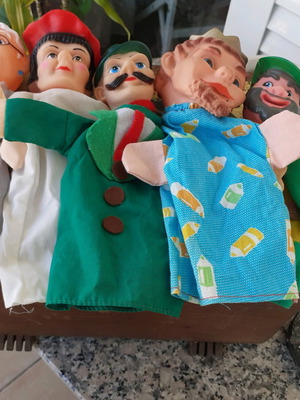 Puppet figures like new, set of 5 with plastic heads