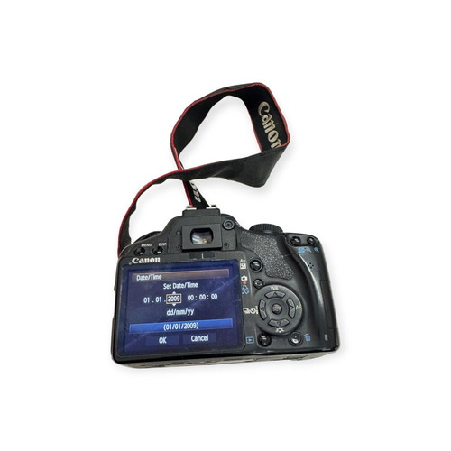 Canon 500D EOS camera used with 18-55mm kit lens