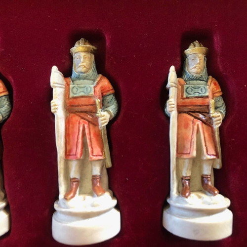 Chess set with hand-carved and painted pieces like new