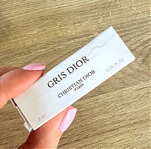 Gris Dior sample