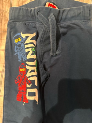 Φόρμες Lego Ninjago για 4 ετών σαν καινούργιες, μεγέθη 98-104