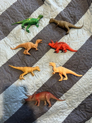 Dinosaur figures like new, pack of 7 pieces