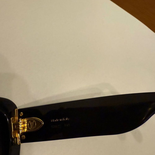 Louis Vuitton sunglasses like new, black