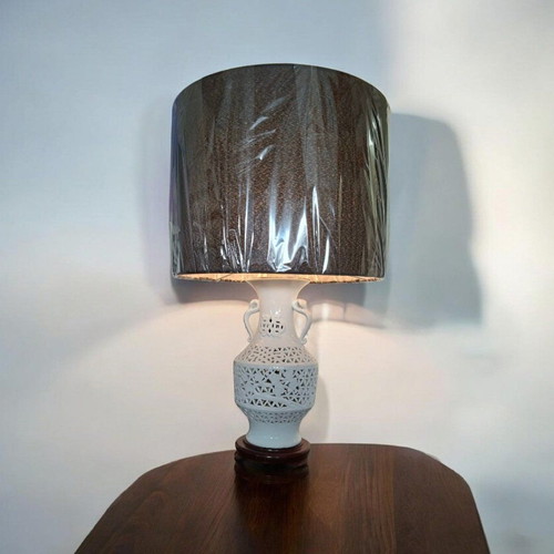 Table lamp made of white Dehua porcelain from China like new