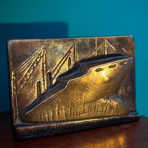 Eva Divari sculpture