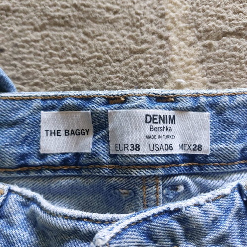 Bershka women's baggy blue jean like new, size M 38 10