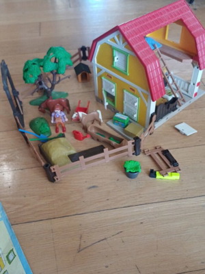 Playmobil Φάρμα με πόνυ 5222 μεταχειρισμένη, με ελλείψεις