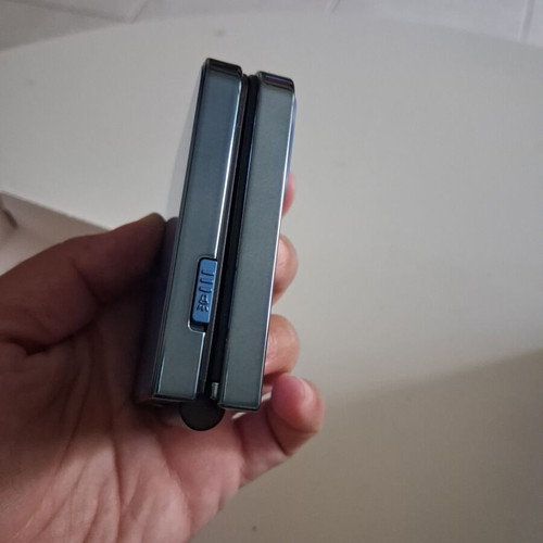 Mini Foldable i15 Pro Phone dual SIM, Bluetooth, USB-C like new
