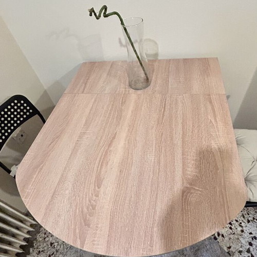 Extendable dining table with chairs like new