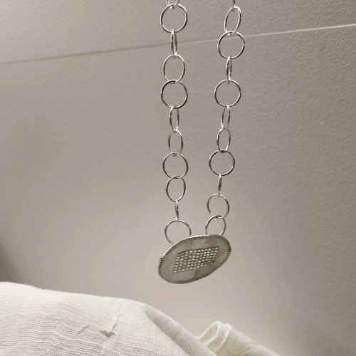 Necklace silver like new, long with clip