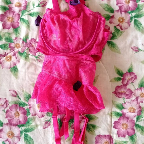 Victoria's Secret set XL fuchsia with full coverage bra 38D and garters
