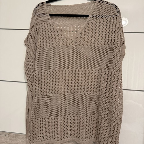 Beach cover up like new, one size, beige
