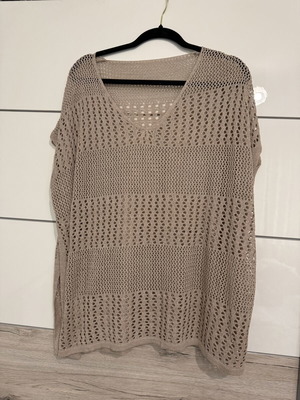 Beach cover up like new, one size, beige