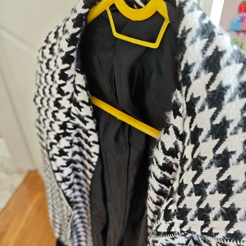 Women's coat XL black and white like new