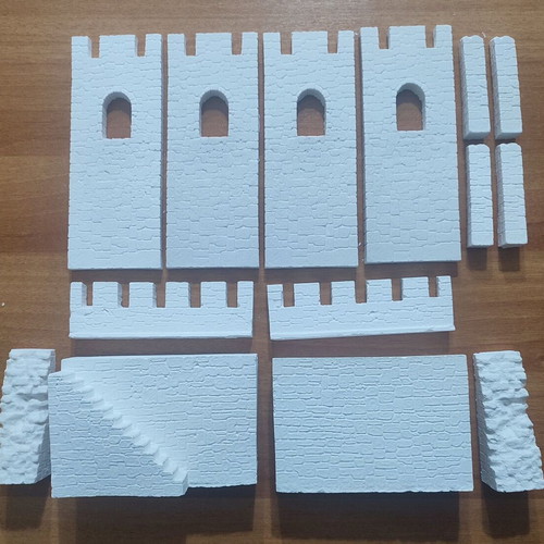 Ruined Medieval Castle 1/35 scale model kit new
