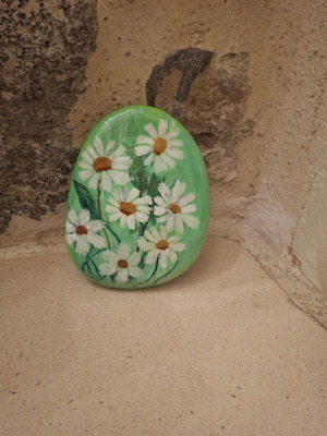 Handmade porcelain paperweight with daisies